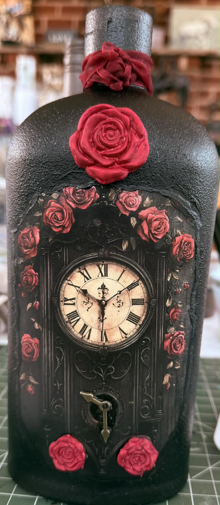 Clock Roses Black