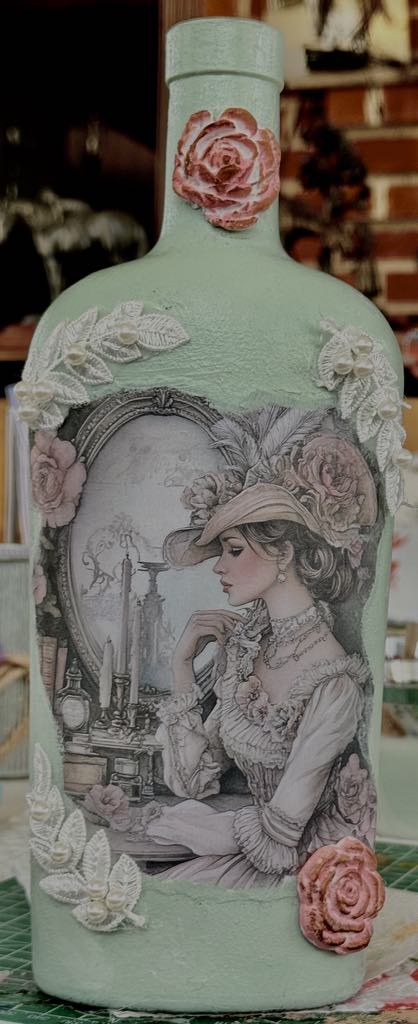 Vintage Lady Pastel Green